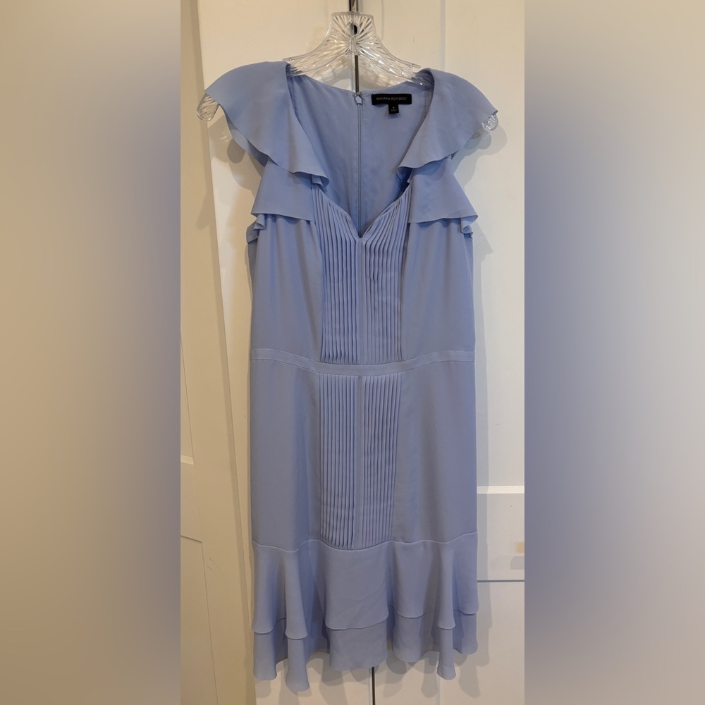 Banana Republic Flutter Sleeve Pin-tuck Dress. Size 4 - Picture 3 of 9